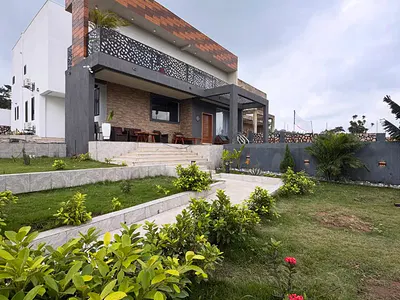 5 Bedroom House with Swimming Pool — Pokrom, Akuapim South Municipal, Eastern Region