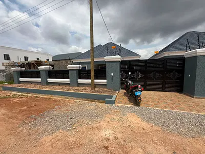 5 Bedroom House — Accra Metropolitan, Accra