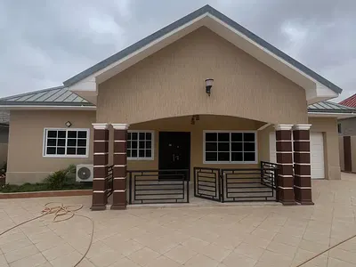 4 Bedroom Detached Bungalow with Boys Quarters — Oyarifa, La Nkwantanang Madina Municipal, Accra