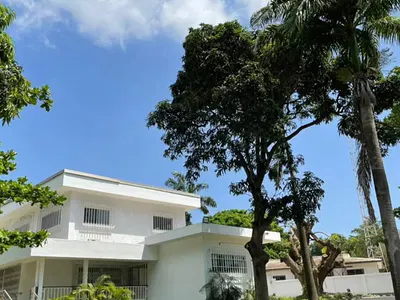 5 Bedroom House with Outhouse — North Ridge, Accra