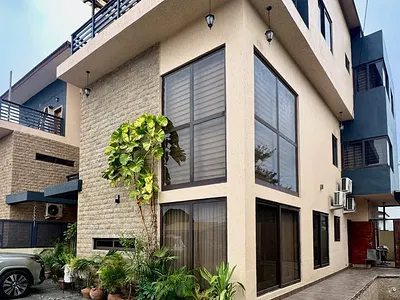 4 Bedroom Luxury House with Swimming Pool — Cantonments, Accra