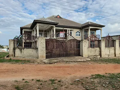 7 Bedrooms House — Kumasi Metropolitan, Ashanti