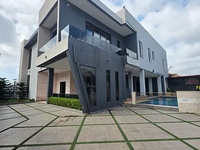 Furnished 5 Bedroom House with Pool and Security in a Gated Community — Airport Residential Area, Accra