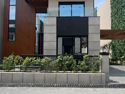 5 Bedroom Townhouse — North Ridge, Accra