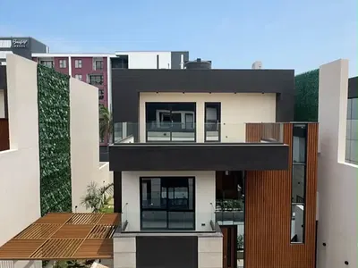 5 Bedroom Townhouse — North Ridge, Accra