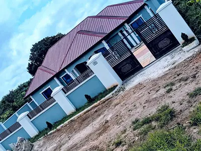 3 Bedrooms House on Full Plot — Kumasi Metropolitan, Ashanti