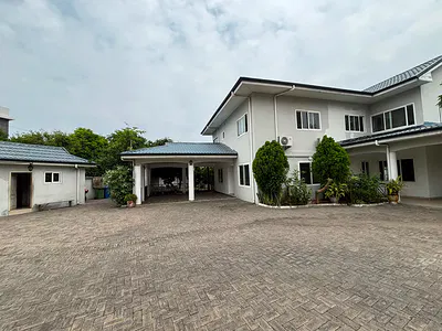 4 Bedroom House with 2 Bedroom BQ — North Labone, Accra