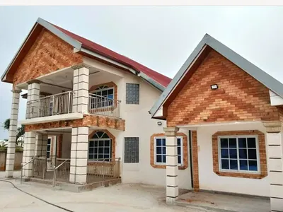 6 Bedrooms House — Ejisu Ampabame, Ejisu-Juaben Municipal, Ashanti