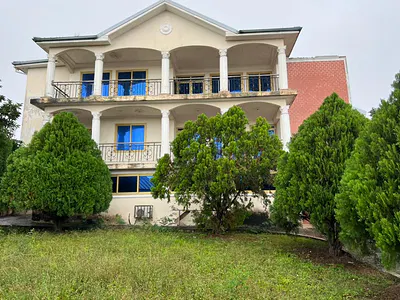 7 Bedroom Detached Bungalow with Boys Quarters — 5th Avenue, Mccarthy Hill, Ga South Municipal, Accra