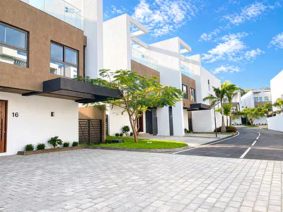 4 Bedroom Townhouse in a Gated Community with Swimming Pool — Cantonments, Accra