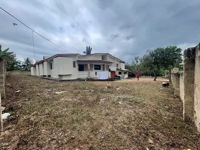 8 Bedroom House — Ekwabirso, Agona West Municipal, Central Region