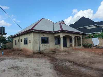4 Bedrooms House 100*100 Feet — Ampabame, Near Nkoransa .on Santasi Road., Kumasi Metropolitan, Ashanti