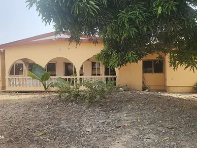 Spacious 5-Bedroom Family Home in Dome -- Prime Location with Large Plo — Born Again (Pentecost Junction), Dome, Ga East Municipal, Accra