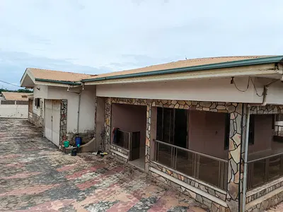 7 Bedrooms House (Near the Highway Road) ) — Kwamo, on Tech Ejisu Road., Kumasi Metropolitan, Ashanti