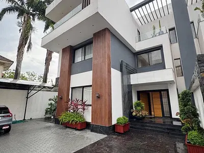 Luxurious Fully Furnished 5 Bedroom Villa with Swimming Pool — Cantonments, Accra