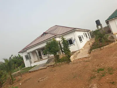 6 Bedrooms Houses — Near Santasi Bebu., Kumasi Metropolitan, Ashanti