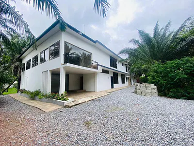 10 Bedroom House for Commercial Use — Cantonments, Accra