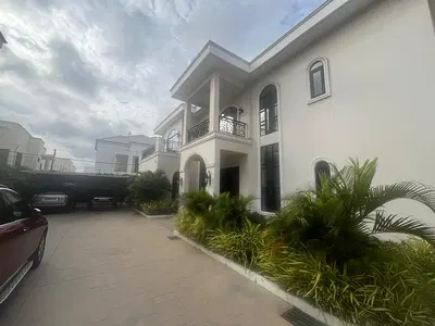 4 Bedroom Luxury Townhouse — Roman Ridge, Accra
