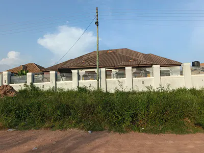 Hotel / Guest House — Adesina, I. Kenyasi Abrem Road., Kumasi Metropolitan, Ashanti