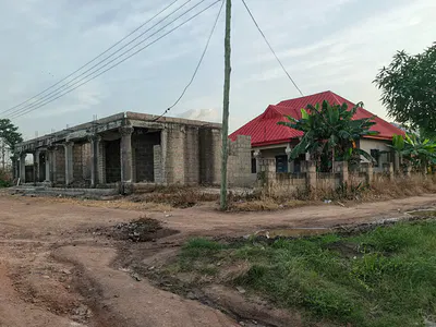 4 Bedrooms House & 4 Stores/ Shops — Kumasi Metropolitan, Ashanti