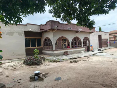 6 Bedrooms House — Kenyasi Bosore, Kumasi Metropolitan, Ashanti