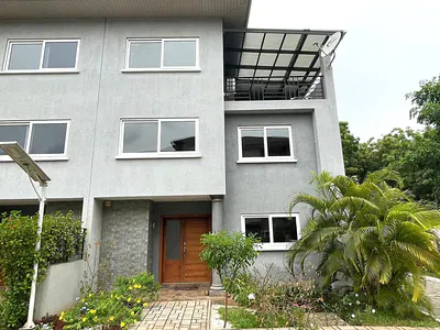 4 Bed Townhouse in a a Gated Community with Pool and Gym — Cantonments, Accra