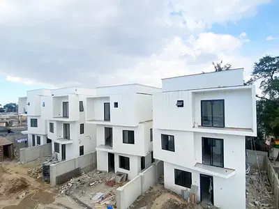 Executive 4 Bedroom Townhouse with Boys' Quarters — Roman Ridge, Accra
