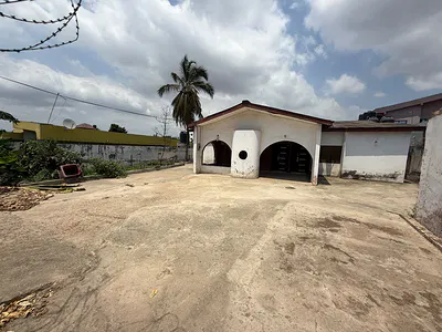 4 Bedrooms House with Boys Quarters — Racecourse Junction, Lapaz, Accra
