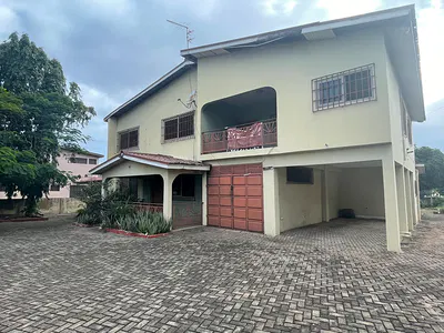 Older Style Large 5 Bedroom House — Cinnamon Avenue, Teshie-Nungua Estates, Accra