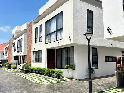 3 Bedroom Townhouse in a Gated Community with Pool & Gym — Tse Addo, Accra