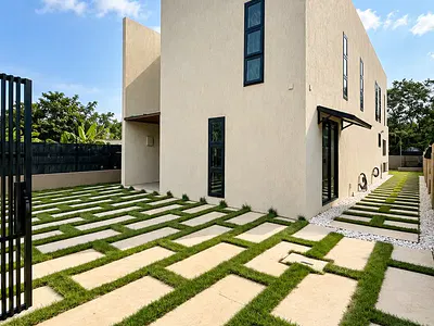 5 Bedroom Townhouse — Cantonments, Accra