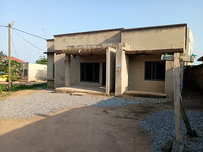 3 Bedrooms Uncompleted House — Adjen Kotoku, Amasaman, Ga West Municipal, Accra