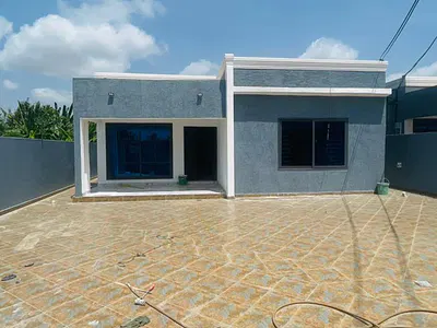 3 Bedroom Self Compound — Amormorley Junction, Ablekuma, Ga Central Municipal, Accra